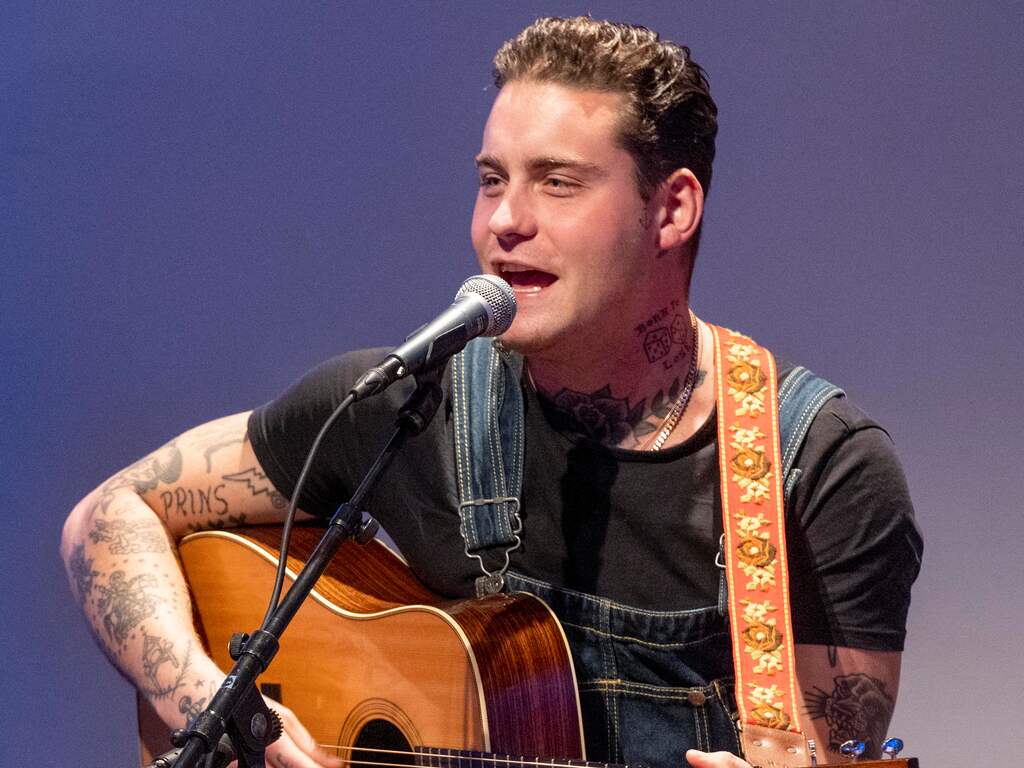 Douwe Bob Kondigt Tijdens Concert Aan Voor Het Eerst Vader Te Worden Nu Het Laatste Nieuws Het Eerst Op Nu Nl