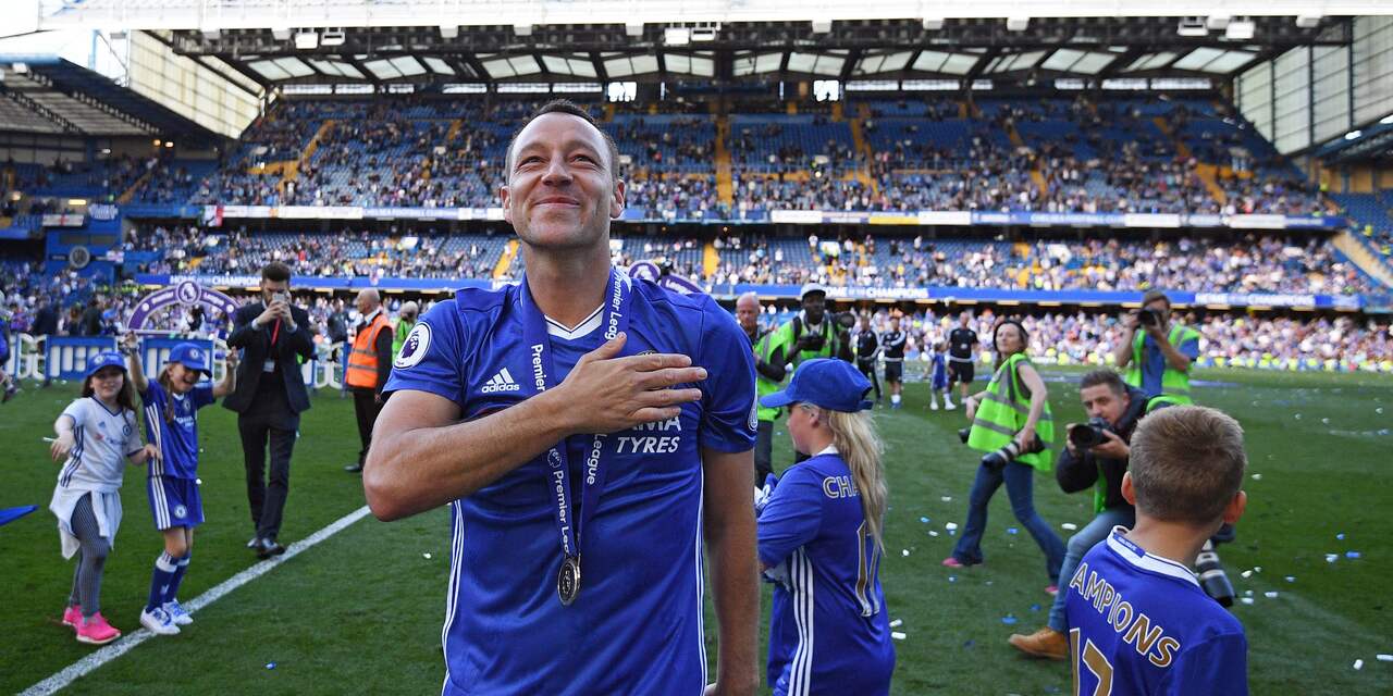 Emotionele Terry (36) prijst Chelsea-eigenaar Abramovich bij afscheid