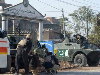 Zeker negen doden na aanval Taliban op Pakistaanse school