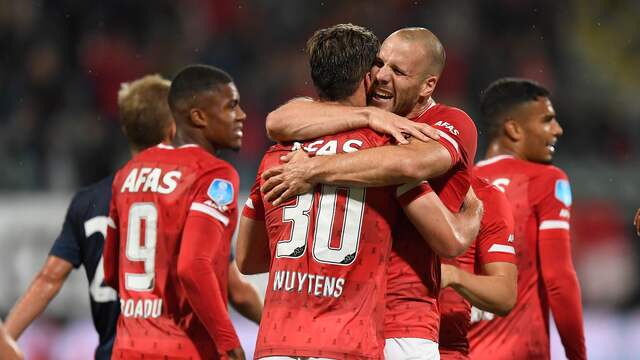 Vlaar was ook in zijn laatste jaren een belangrijke kracht bij AZ, al speelde hij door blessureleed minder dan gewild. De blessures dwongen hem uiteindelijk te stoppen.