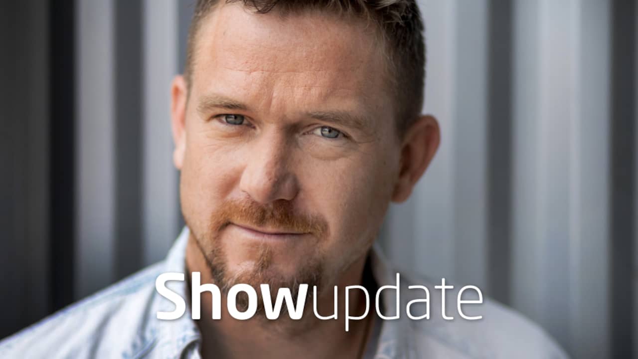 Show Update: Johnny de Mol op babybezoek