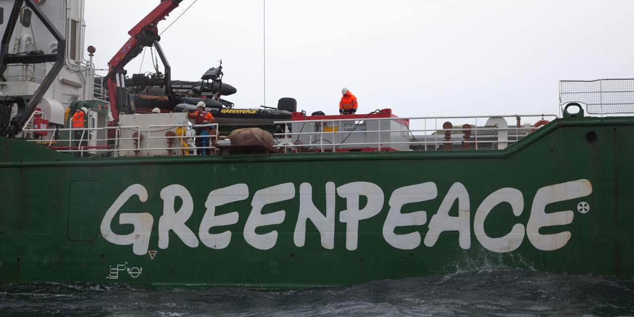 Greenpeace gooit zwerfkeien op bodem Noordzee tegen visserij