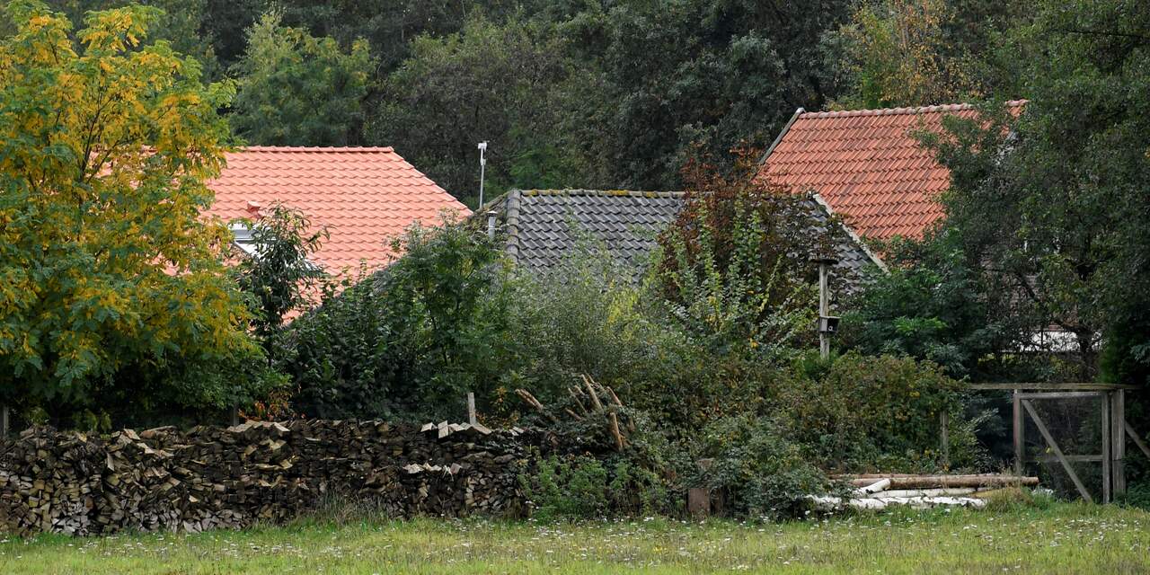 Rechtbank houdt schouw bij boerderij in Ruinerwold, verdachten langer vast