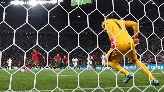 De benutte strafschop van Cristiano Ronaldo tegen Frankrijk.