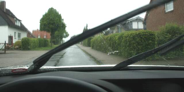 Vooral tijdens slecht weer heeft het zicht door de voorruit het zwaar te verduren.