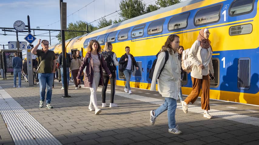 Kamer Wil Duurdere Kaartjes Voor Trein, Bus En Tram Tegenhouden ...