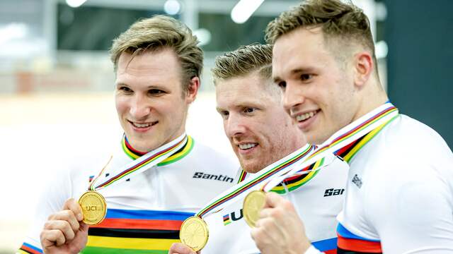 Jeffrey Hoogland, Harrie Lavreysen en Roy van den Berg veroverden voor de vierde keer op rij de wereldtitel.