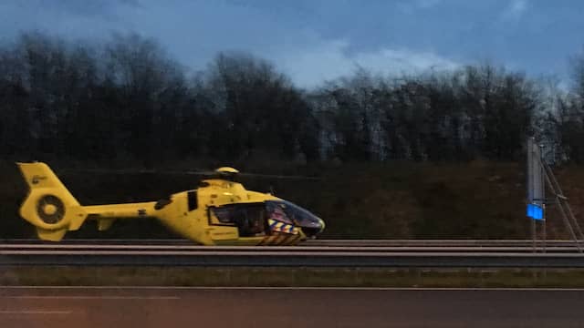 A15 bij Rotterdam lange tijd afgesloten na ernstig ongeluk. A15 bij Rotterdam lange tijd afgesloten na ernstig ongeluk.