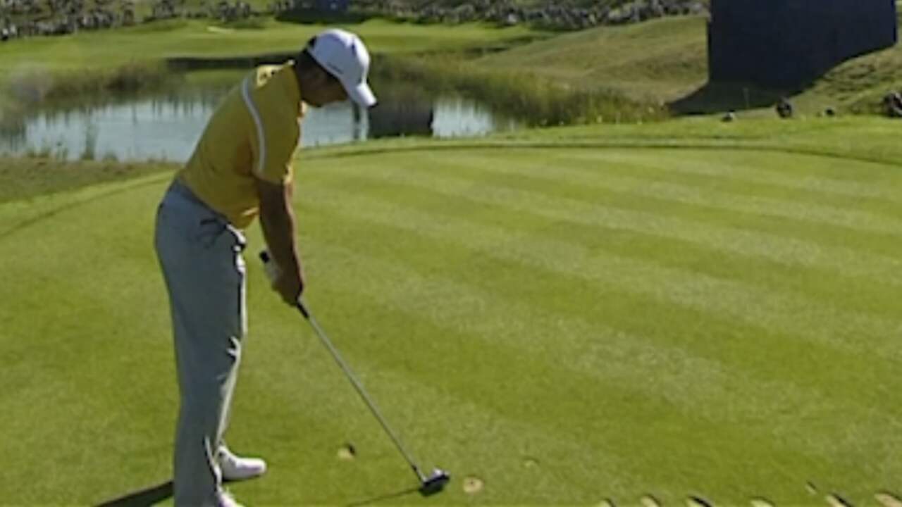 Beeld uit video: Golfer mist hole-in-one op een haar bij training Ryder Cup