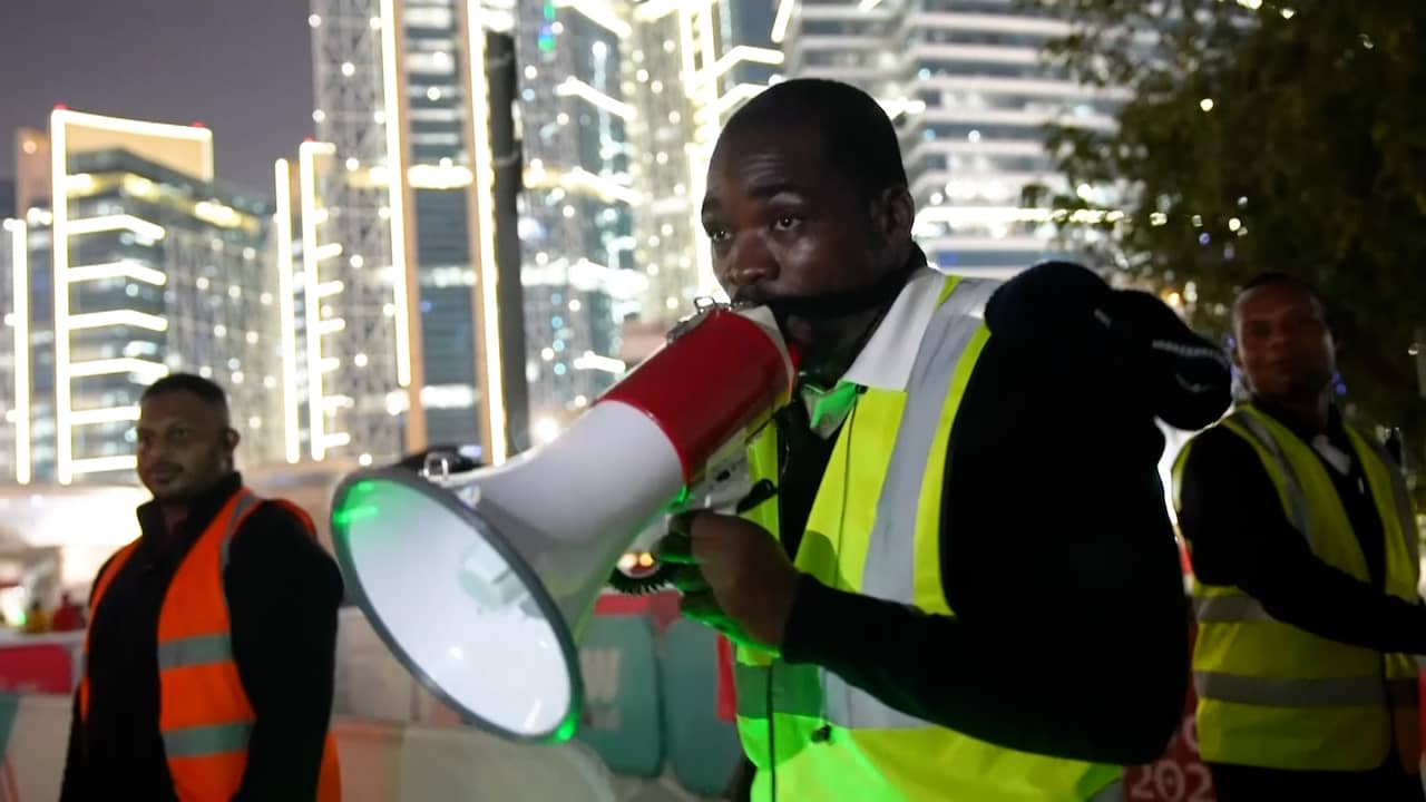 Beeld uit video: Deze Afrikaanse gidsen zijn de echte gangmakers in Qatar