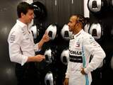 Hamilton gaat aflopende contract bij Mercedes verlengen