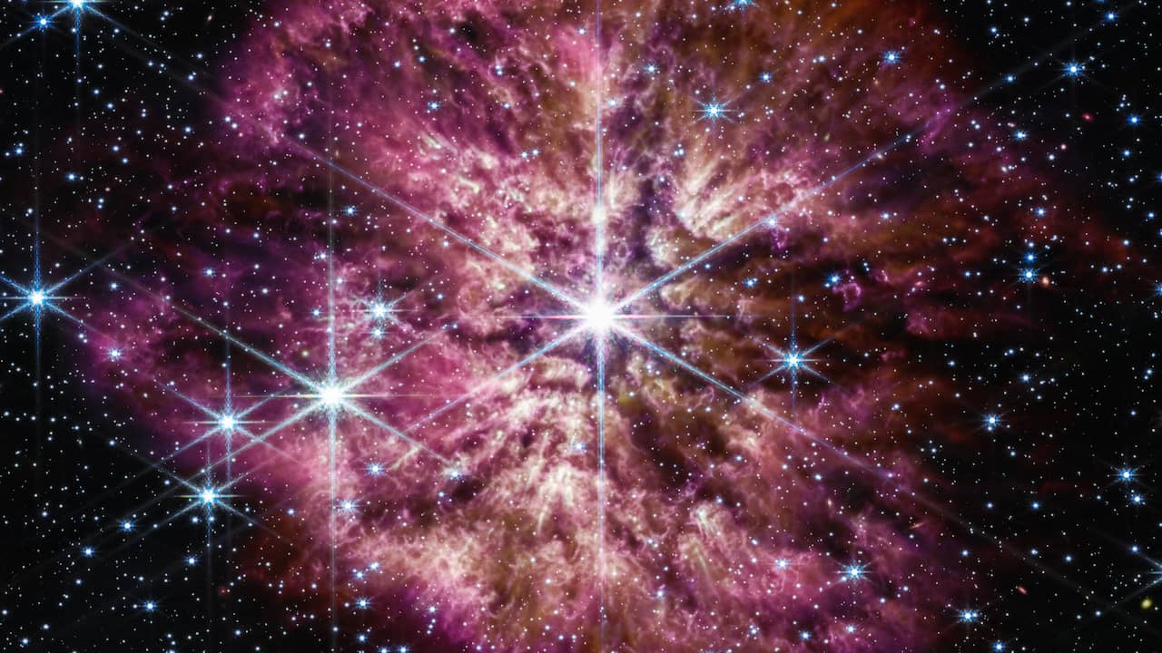 kooi multifunctioneel Mexico James Webb-telescoop maakt zeldzame foto van een ster die bijna explodeert  | Wetenschap | NU.nl