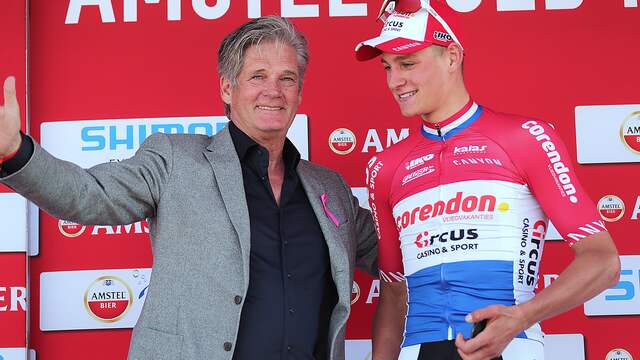 Koerscirecteur Leo van Vliet met Mathieu van der Poel, de winnaar van de laatste editie in 2019.