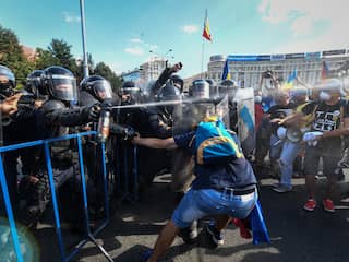 Tienduizenden Roemenen betogen tegen regering