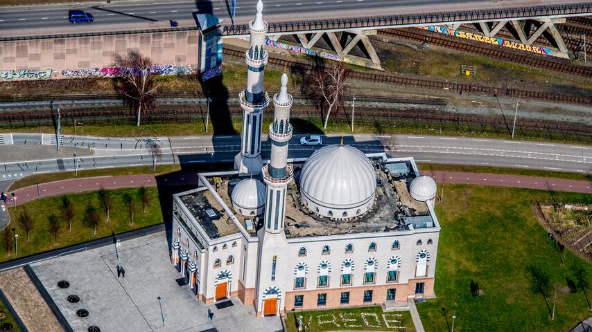 Arabische geldschieters van Rotterdamse Essalam Moskee ontslaan personeel