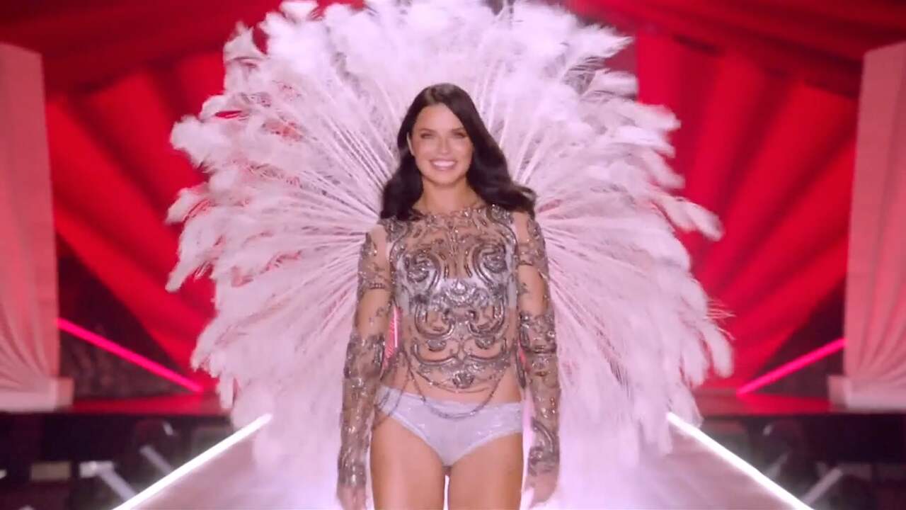 Adriana Lima krijgt staande ovatie bij afscheid Victoria's Secret