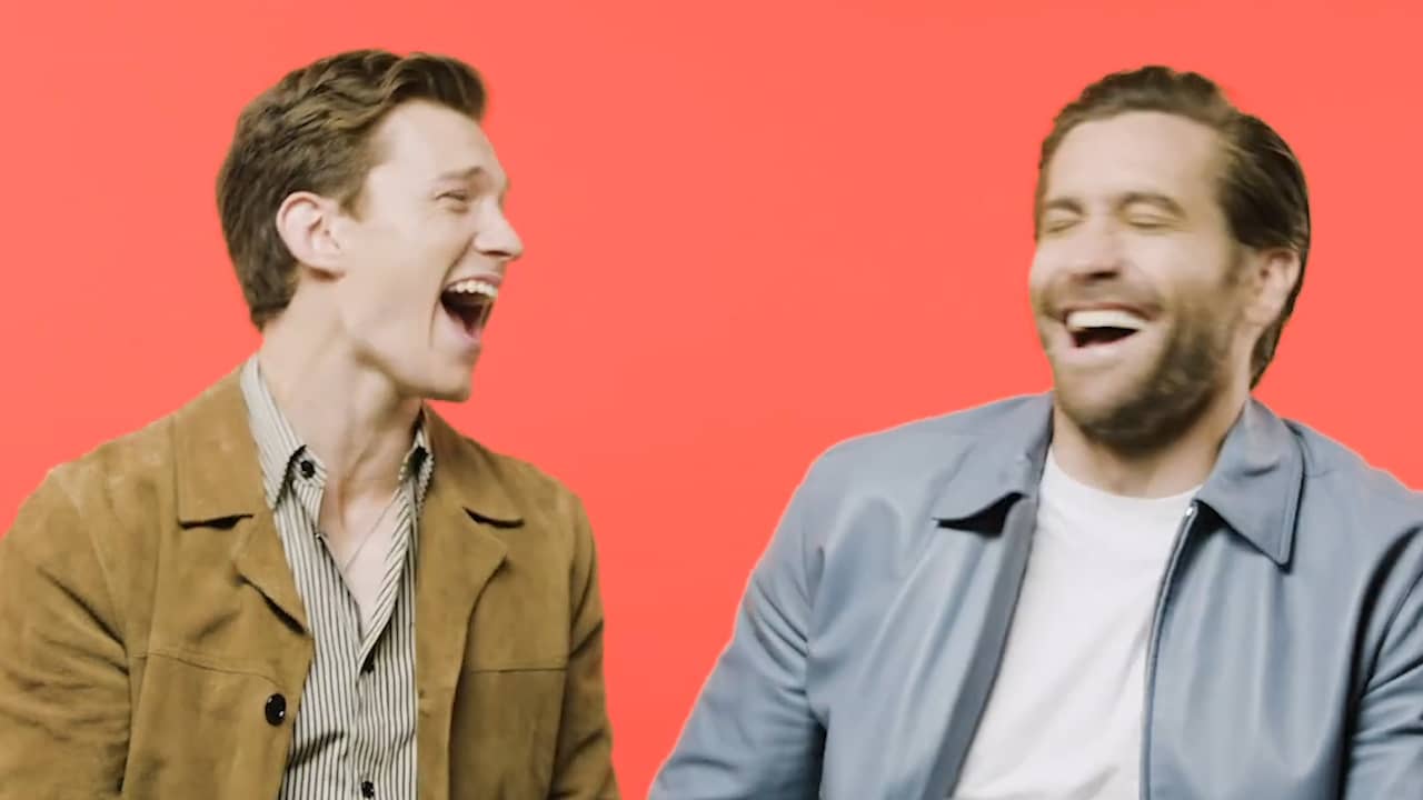 Tom Holland en Jake Gyllenhaal imiteren dieren en acteurs