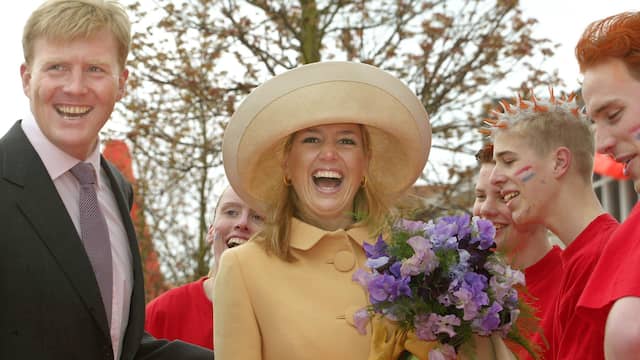 Koninginnedag 2002 in Hoogeveen en Meppel is een bijzondere editie. Hij zou eigenlijk al in 2001 in deze gemeente worden gevierd, maar wegens de toen heersende veeziekte MKZ werd het feest afgelast. Het was tevens de eerste Koninginnedag waarbij Máxima act de presence gaf. Prins Claus was wel afwezig, hij was ernstig ziek en overleed in oktober 2002.
