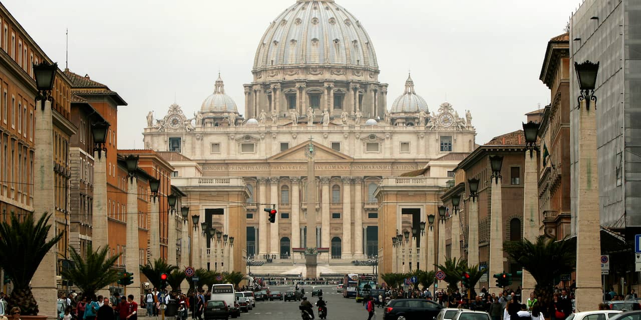 Voormalig diplomaat Vaticaan krijgt vijf jaar cel voor bezit kinderporno