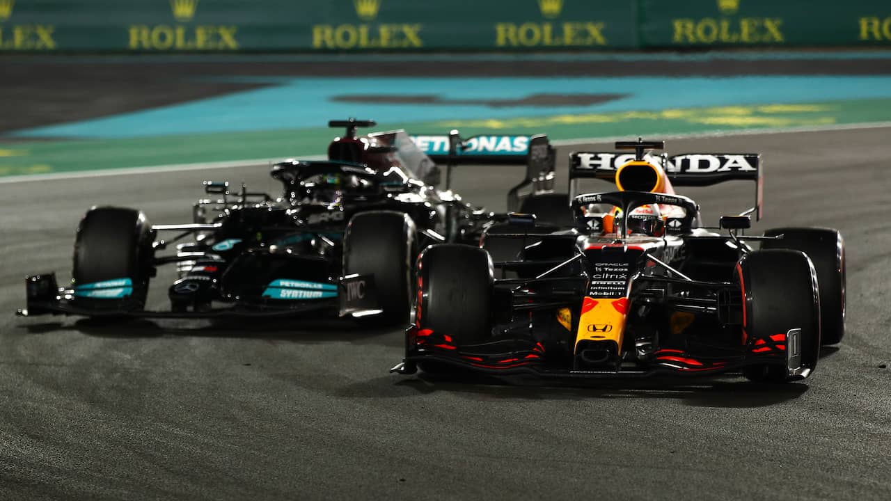 De allesbeslissende inhaalactie van Verstappen op Hamilton