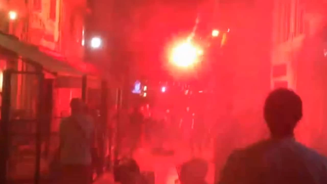 Beeld uit video: Confrontaties tussen supporters en politie in Marseille