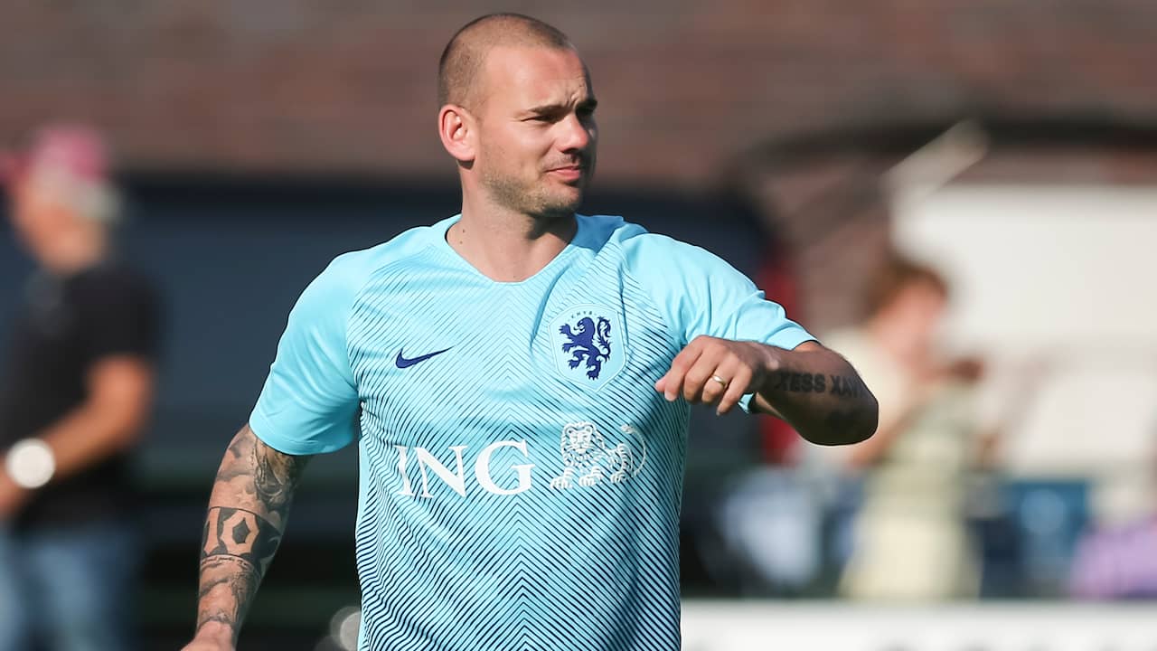 Beeld uit video: Wesley Sneijder scoort bij debuut als ex-international
