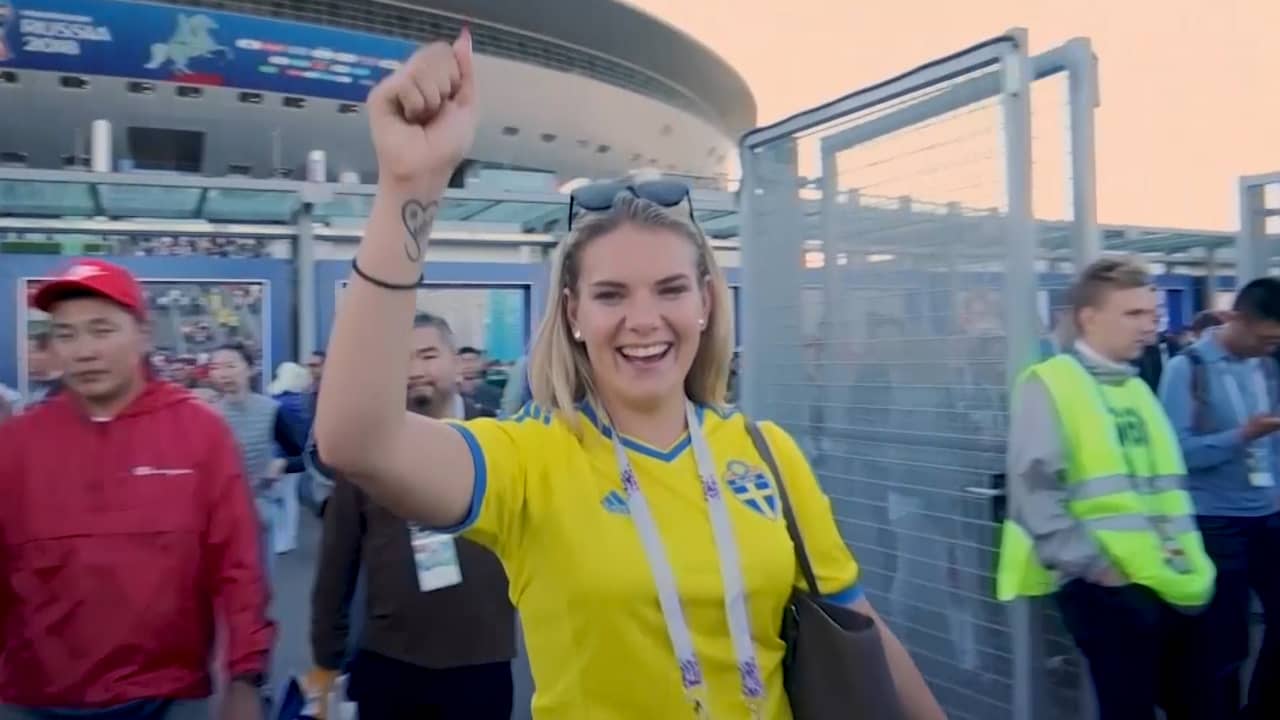 Beeld uit video: Zweedse fans uit hun dak om zeldzame plaatsing WK-kwartfinale