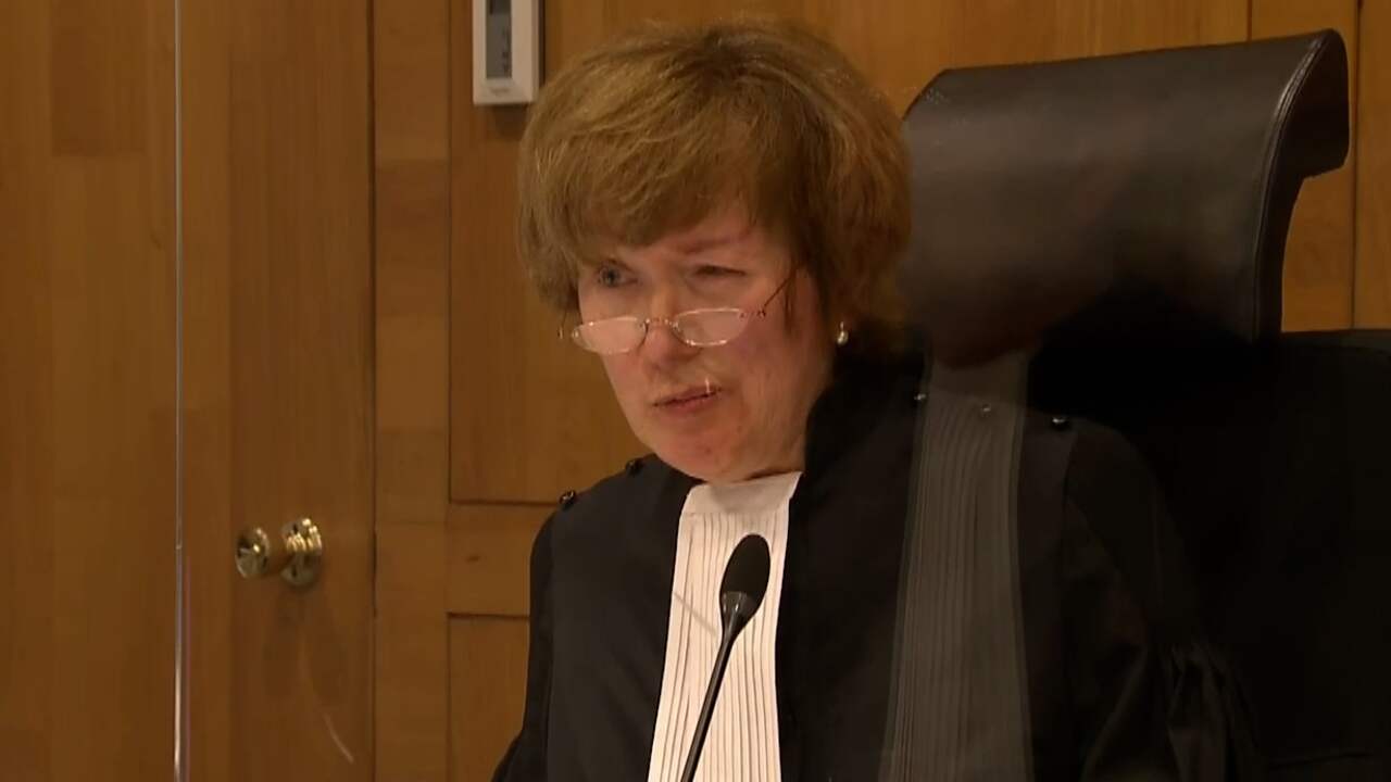 Beeld uit video: Willem Engel na uitspraak avondklok: 'U maakt een grote fout'