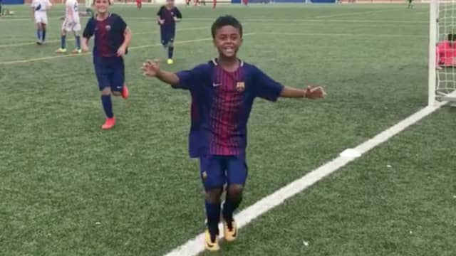 Shane Kluivert scoort op fraaie wijze tijdens debuut FC Barcelona