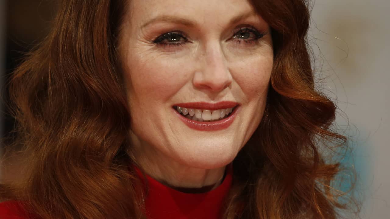 Julianne Moore speelt feministe Gloria Steinem in film My Life on the Road  | Films & Series | NU.nl