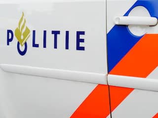 Rotterdammer (17) opgepakt omdat hij winkelwagen van brug op vrouw gooide