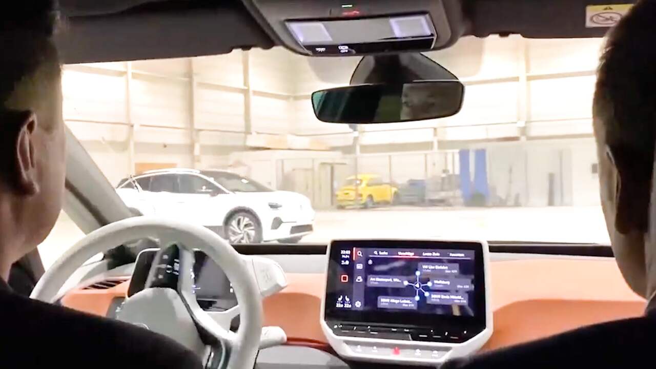 Teslatopman Elon Musk testte elektrische Volkswagen Onderweg NU.nl