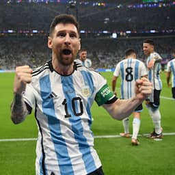 Messi leidt Argentinië naar winst op Mexico en houdt WK-droom levend