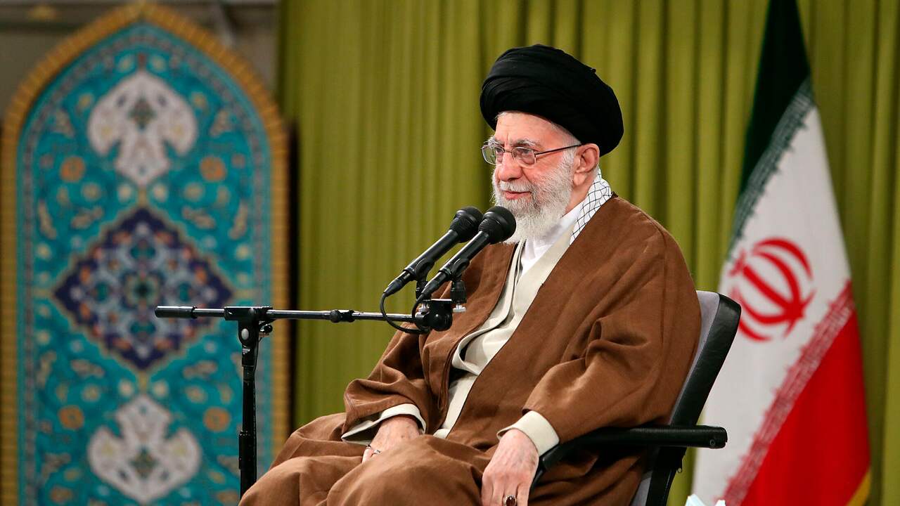 L’Iran met en garde la France contre les caricatures « offensives » sur un chef religieux |  À l’étranger