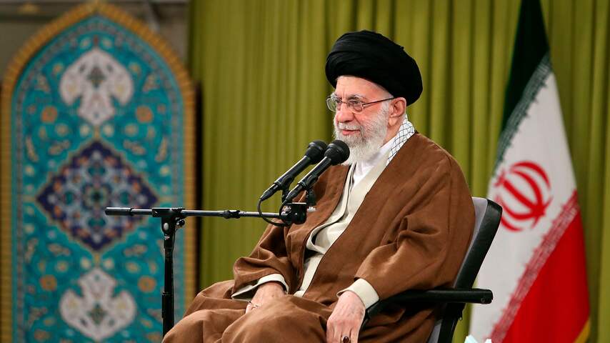 Iran waarschuwt Frankrijk vanwege 'beledigende' spotprenten over religieus leider