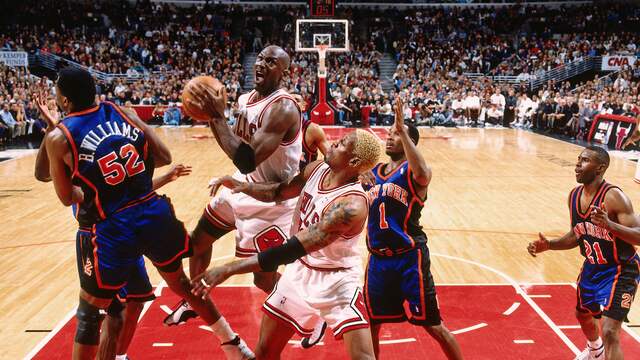 Michael Jordan in 1998 in actie voor de Chicago Bulls.