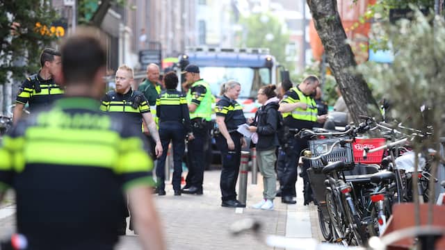 Op de plaats van de schietpartij is veel politie aanwezig.