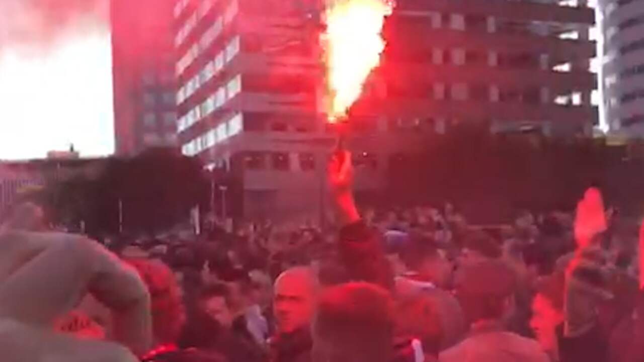 Duizenden Ajax-supporters verzamelden zich bij de Johan Cruijff Arena