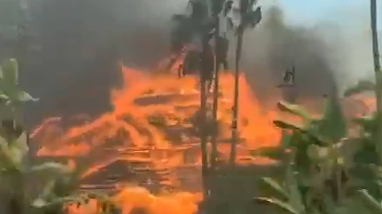 Beeld uit video: Hevige bosbranden in Spanje: toeristenresort compleet verwoest
