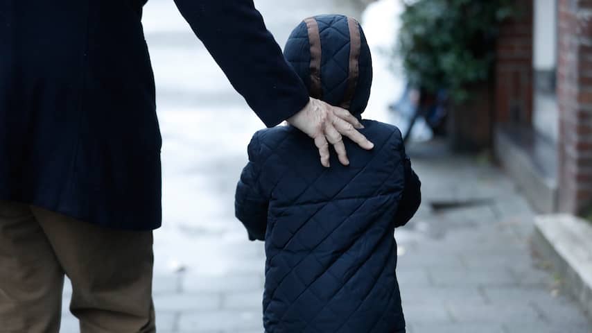 Onderzoekers: Kind na jarenlang verblijf in Nederland uitzetten schadelijk