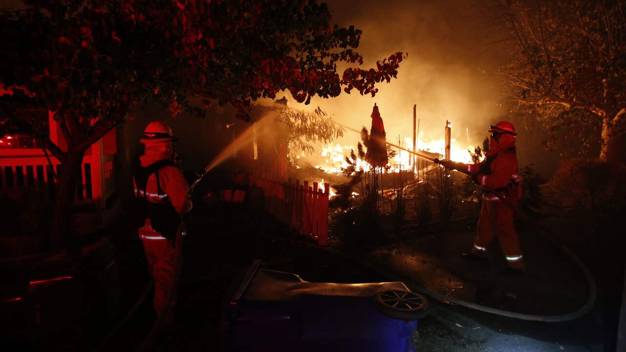 Gouverneur Jerry Brown van Californië heeft vanwege de verspreiding van de brand de noodtoestand uitgeroepen in de regio's Lake en Napa, even ten noorden van de grote stad San Francisco.