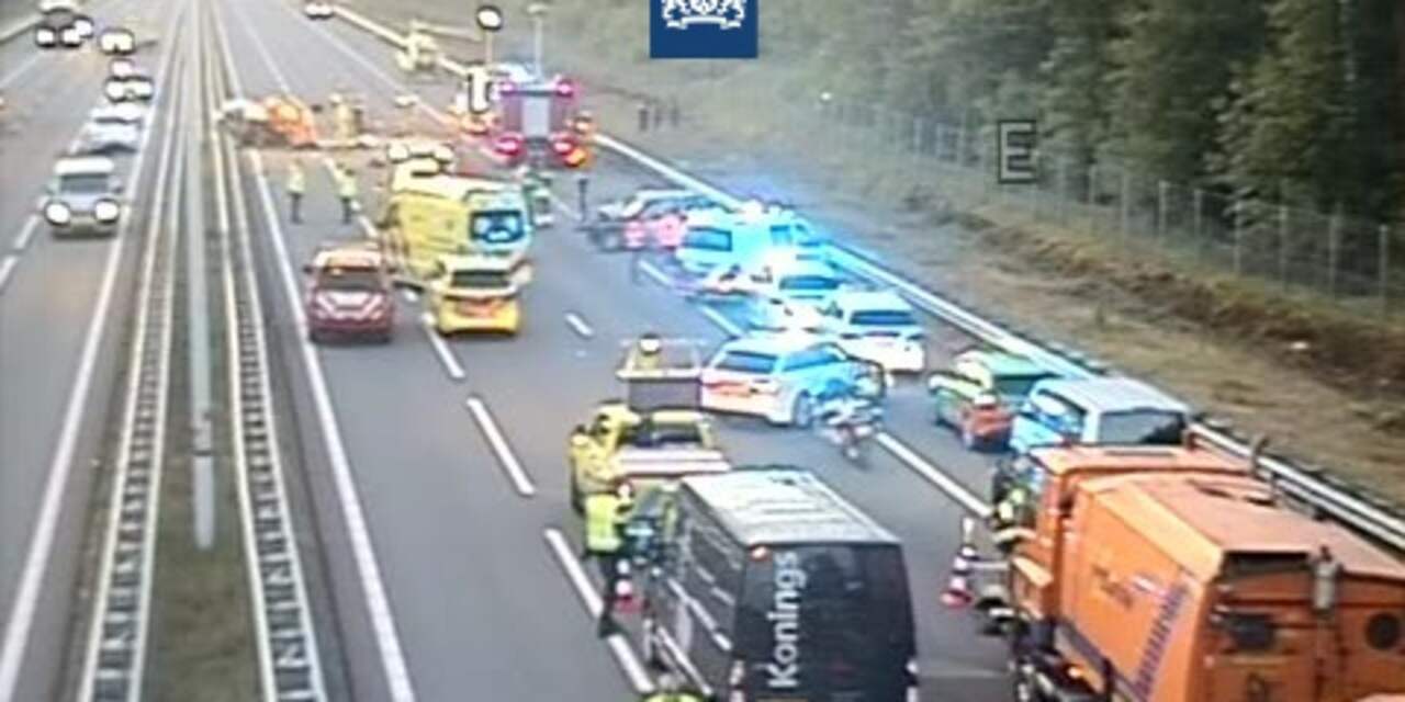 A12 richting Arnhem tijdelijk dicht na dodelijk ongeval met spookrijder
