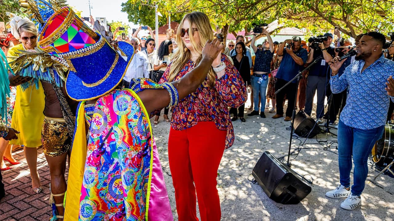 Beeld uit video: Amalia krijgt eigen brug en danst op Curaçao
