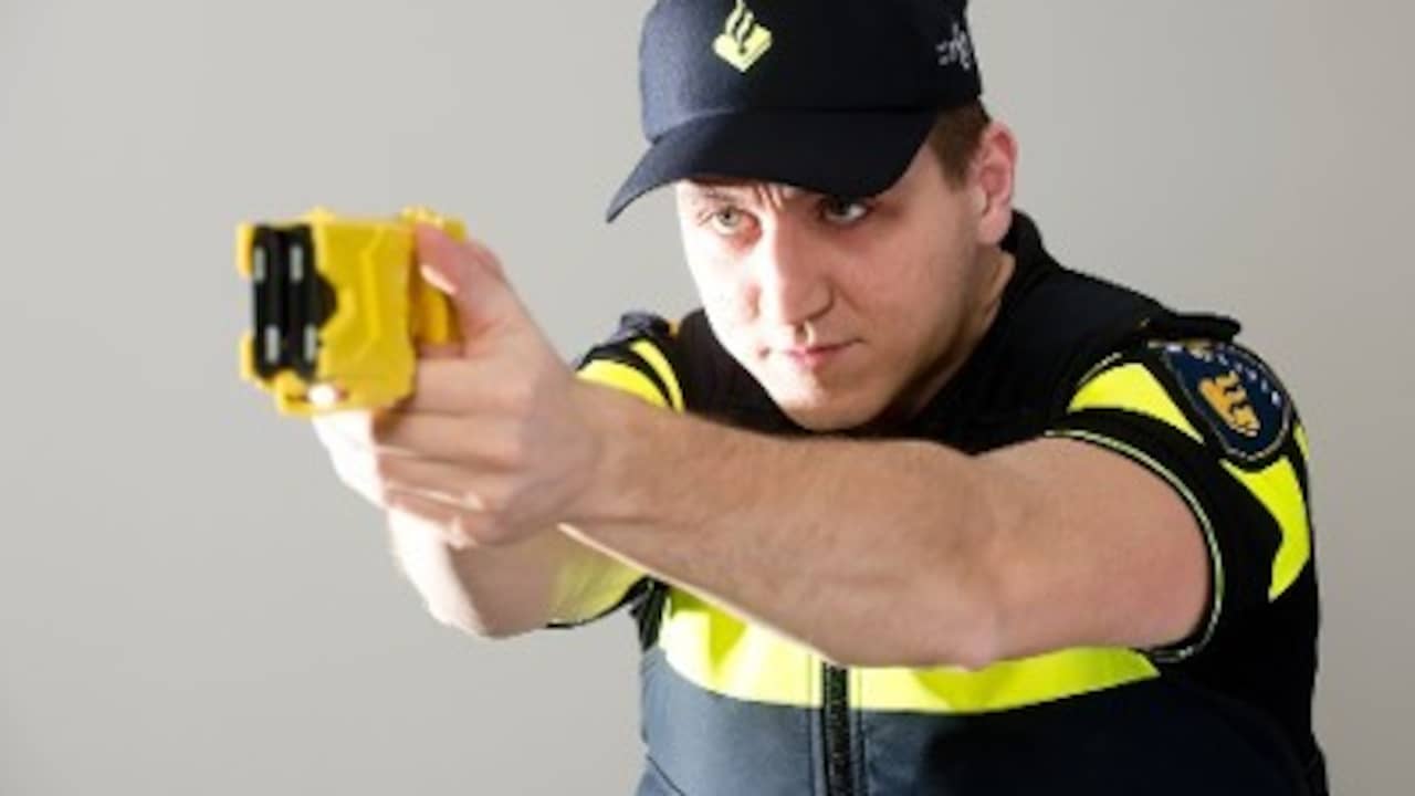 Agenten krijgen een stroomstootwapen om zich te verdedigen