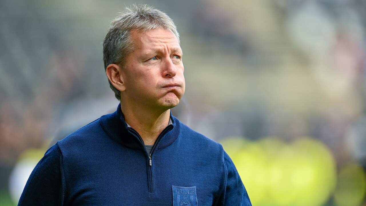 Trainer Frank Wormuth werd vlak voor de start van de play-offs ontslagen bij Heracles Almelo.