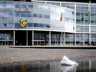 Vitesse verder in het nauw: KNVB dreigt over 2 weken stekker uit club te trekken