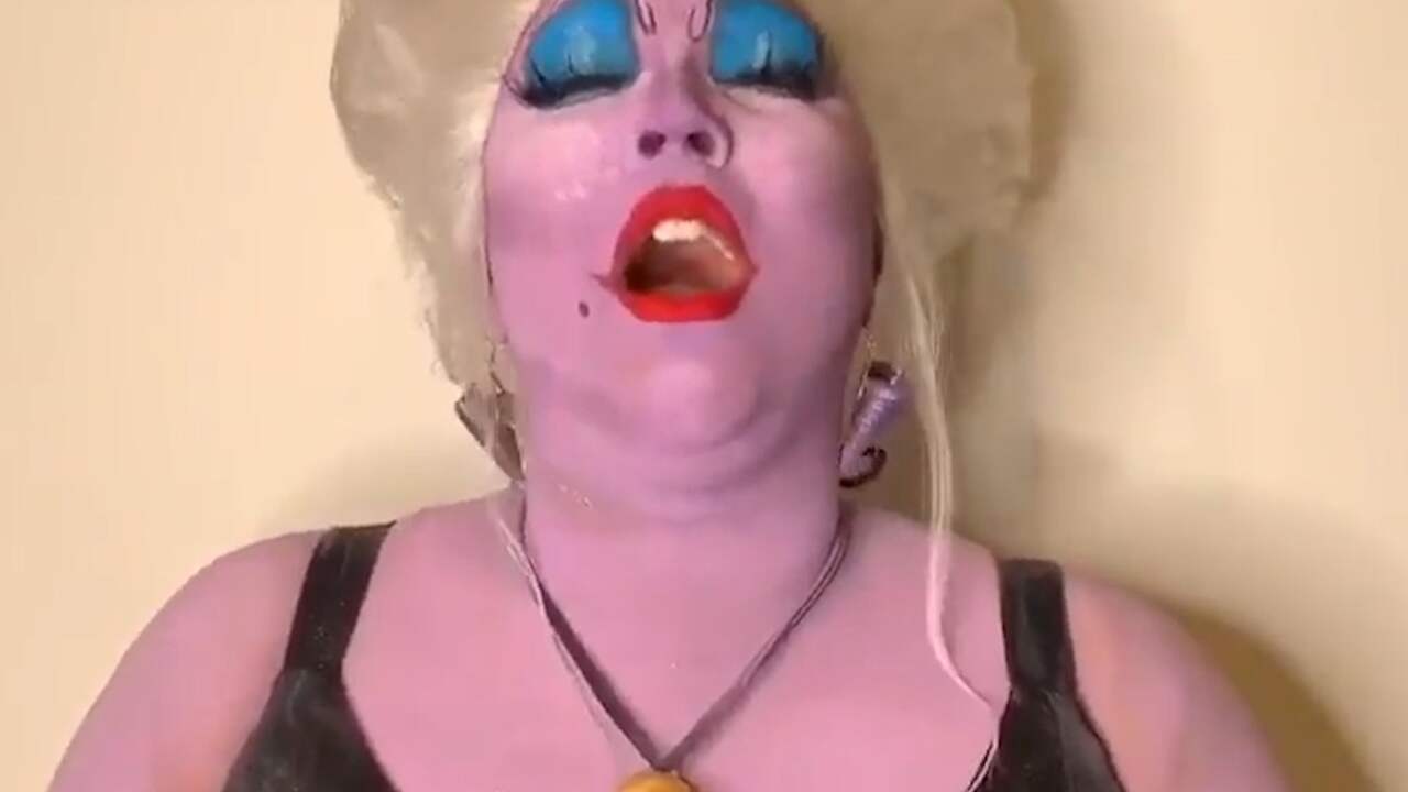 Lizzo zingt 'Poor Unfortunate Souls'