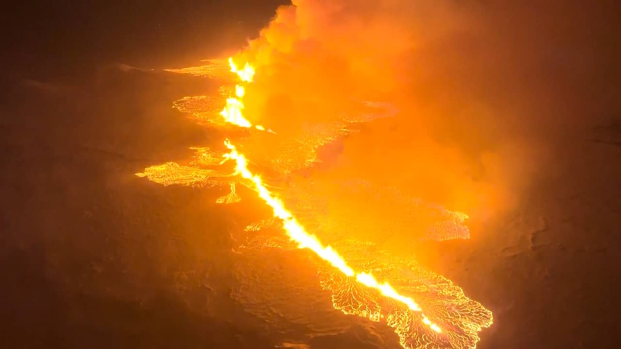 Beeld uit video: Vulkaanuitbarsting op IJsland levert spectaculaire beelden op