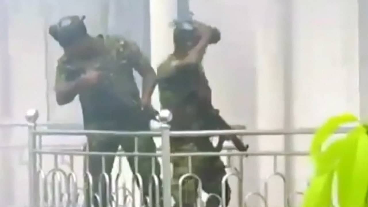 Beeld uit video: Speciale eenheid doet inval in Sri Lankaans huis na aanslagen