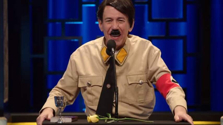 Gilbert Gottfried als Adolf Hitler